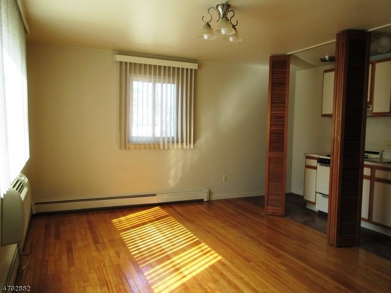 1 N Beverwyck Rd - Photo 3 of 8