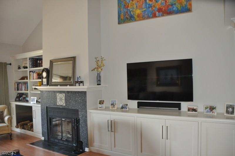 318 Main St - Photo 2 of 13