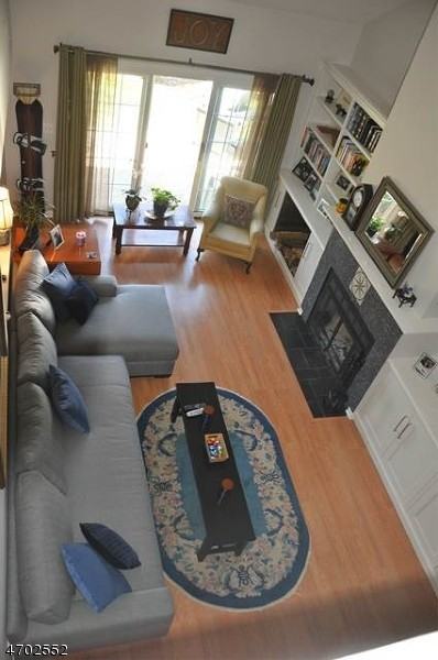 318 Main St - Photo 3 of 13