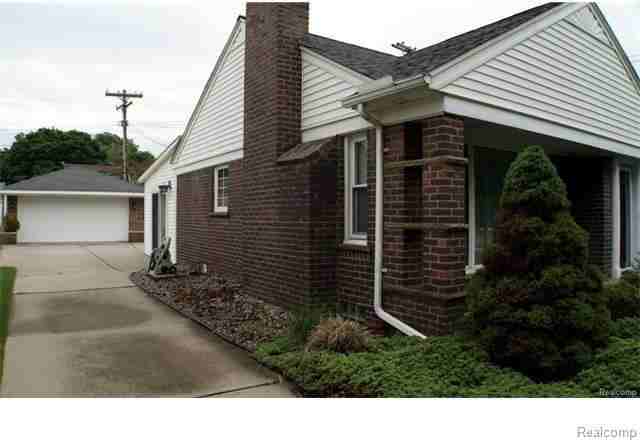 1725 Birchcrest Dr - Photo 2 of 12