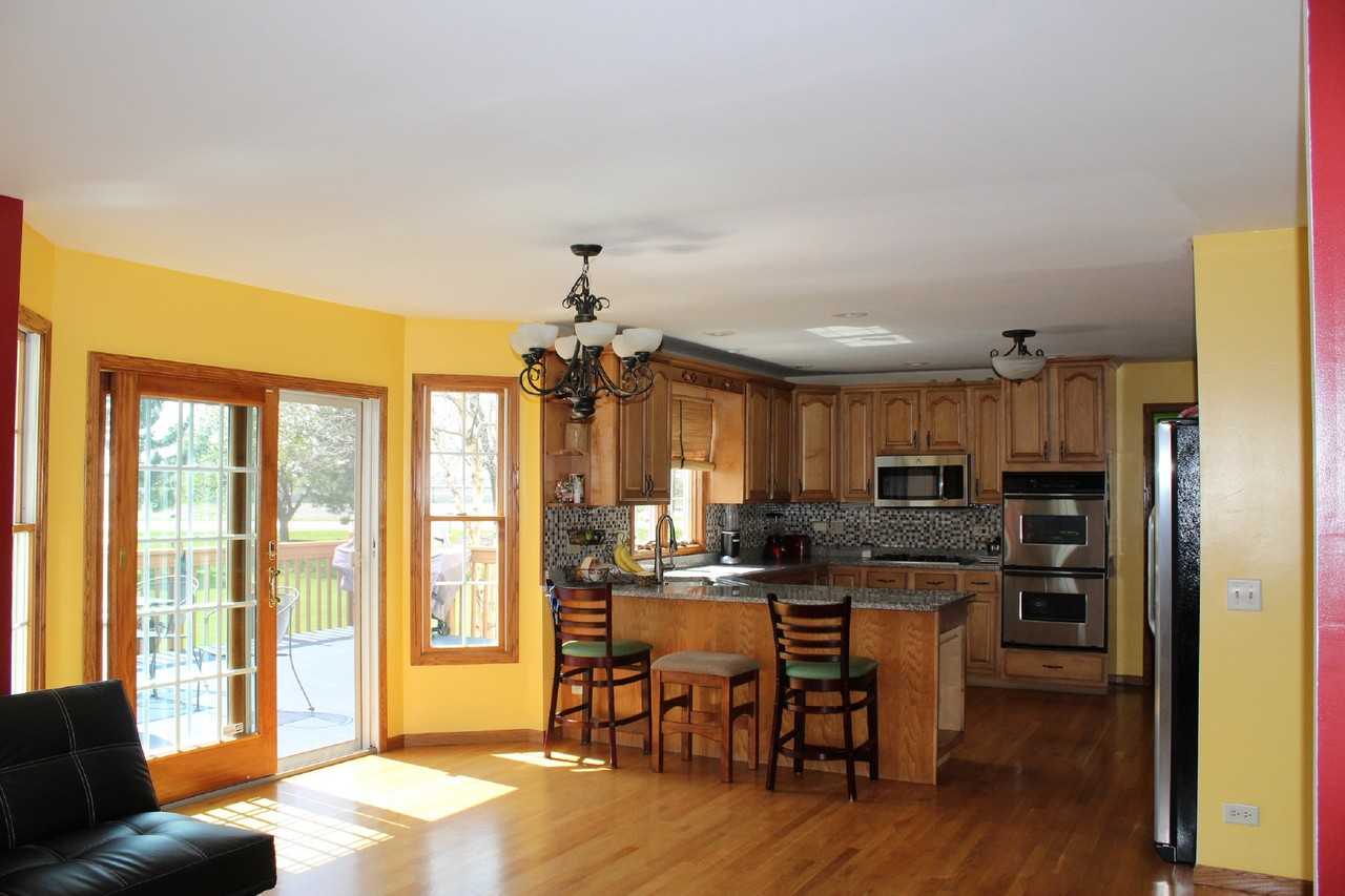 1501 Walden Crescent - Photo 2 of 16