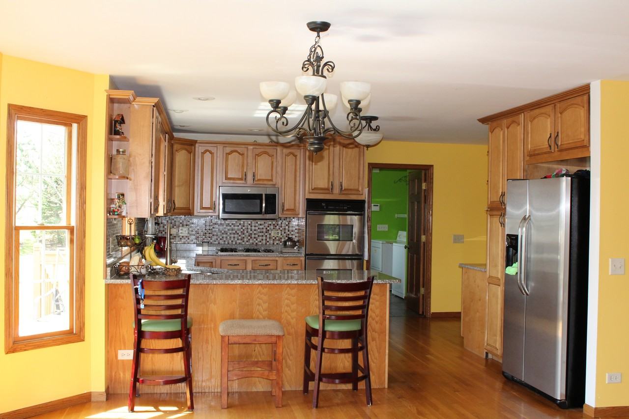 1501 Walden Crescent - Photo 3 of 16