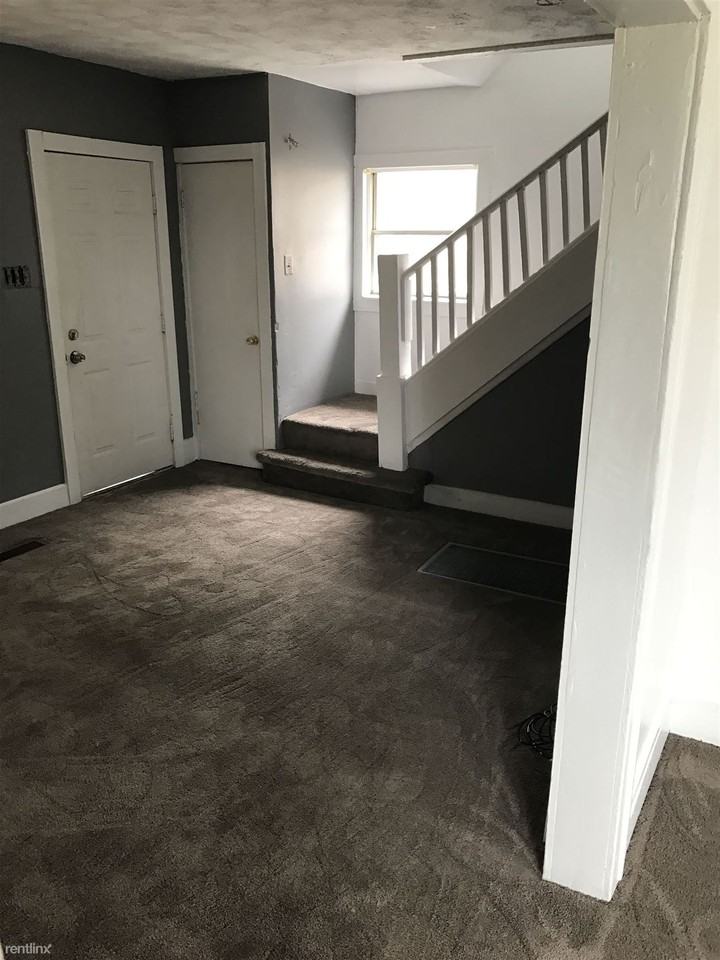 484 Harper St - Photo 2 of 11