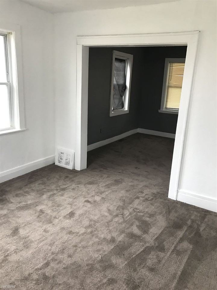 484 Harper St - Photo 3 of 11