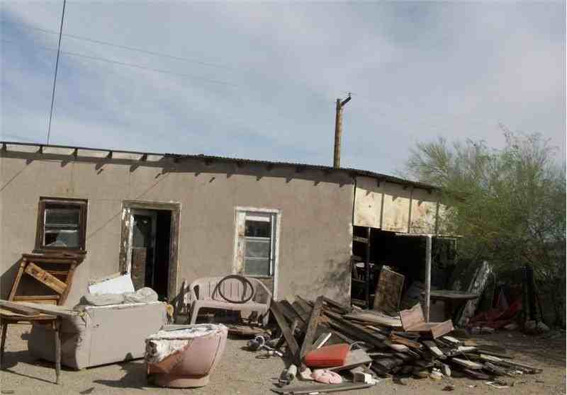 530 W Esperanza Ave - Photo 3 of 3