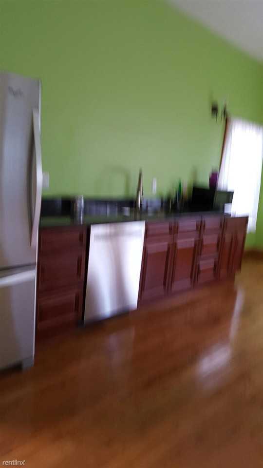 321 Summer St - Photo 3 of 4