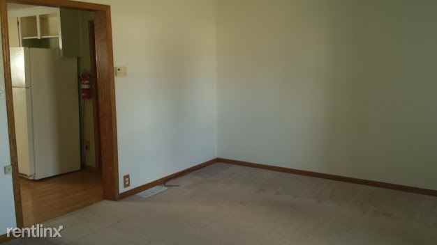 301 Leonard Ave - Photo 2 of 10