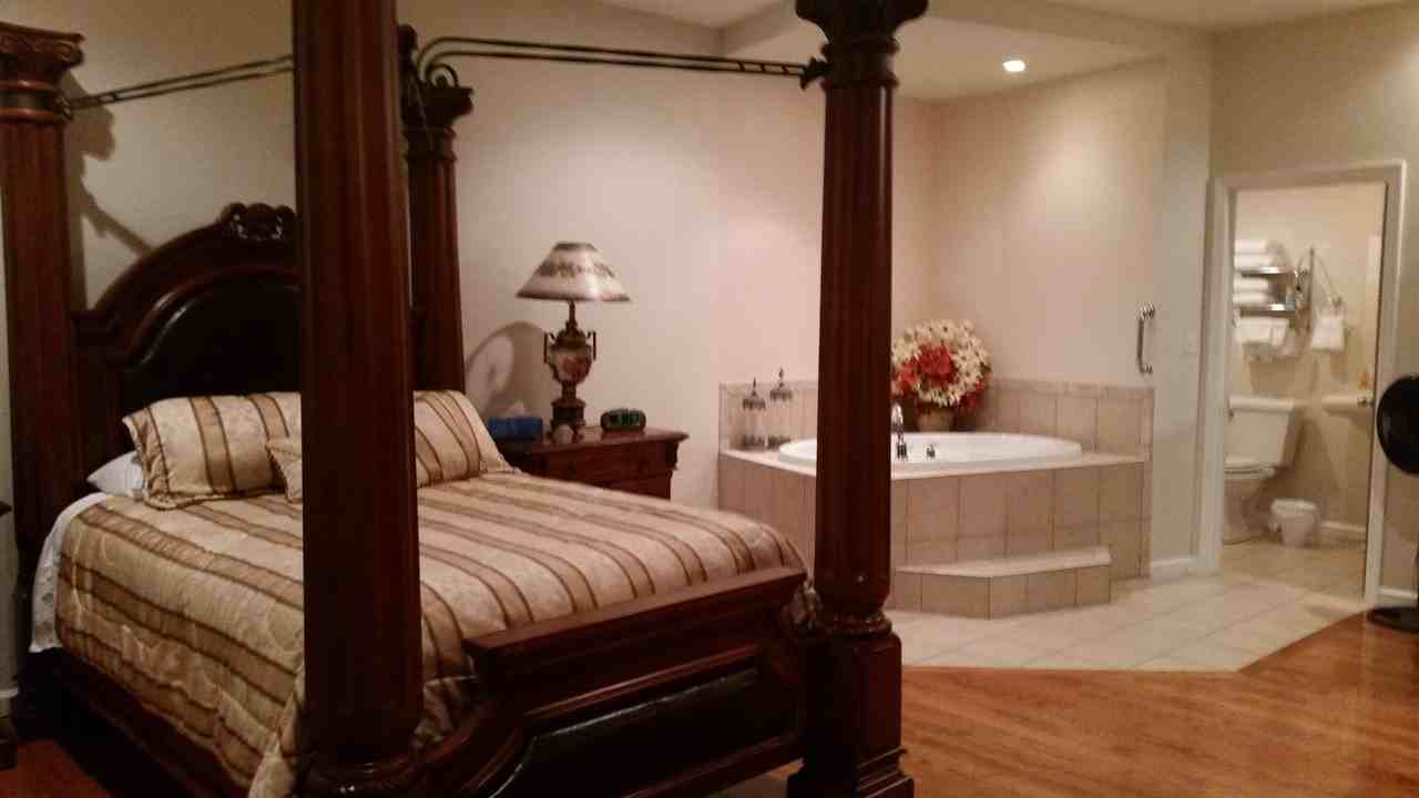 313 Georgia St - Photo 2 of 5