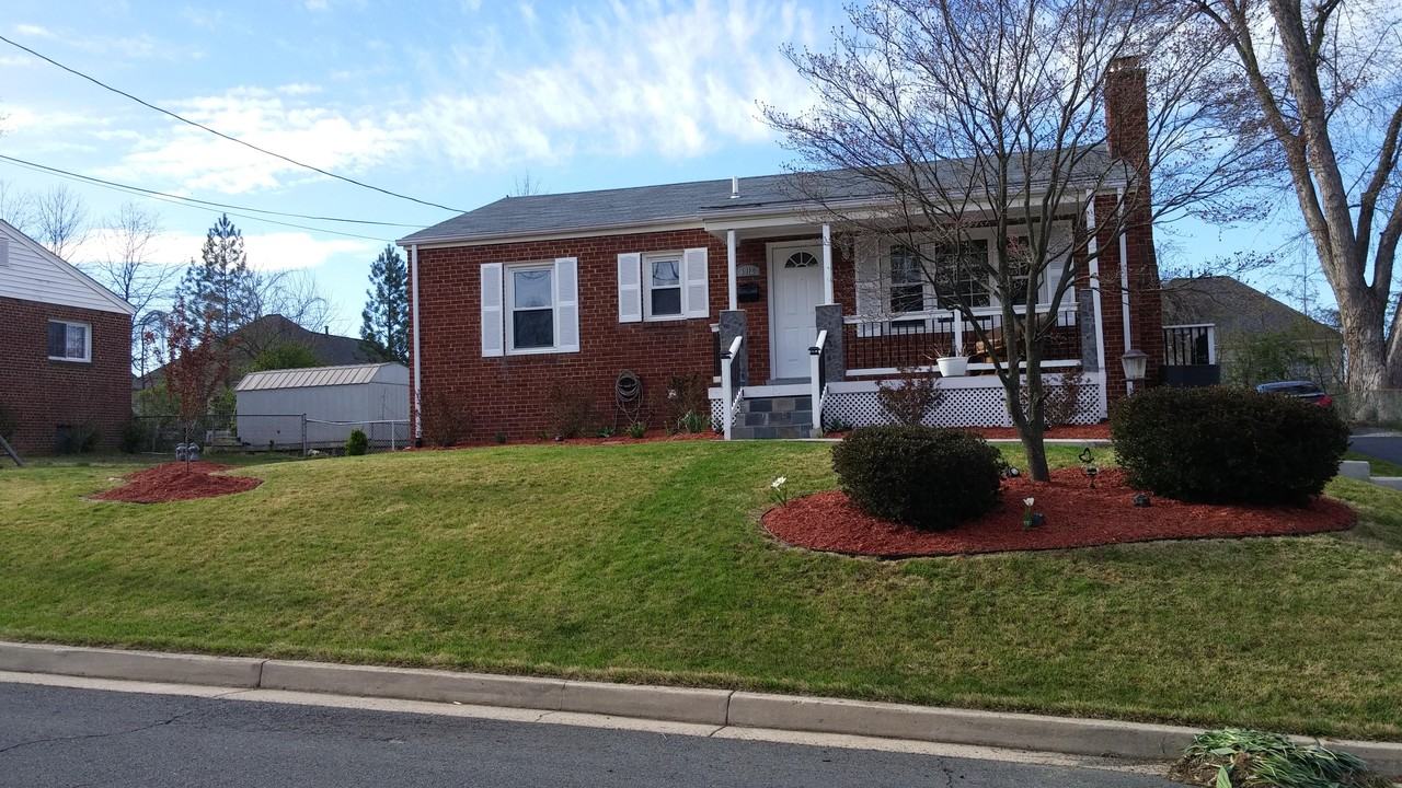 3912 Fairview Dr - Photo 2 of 8