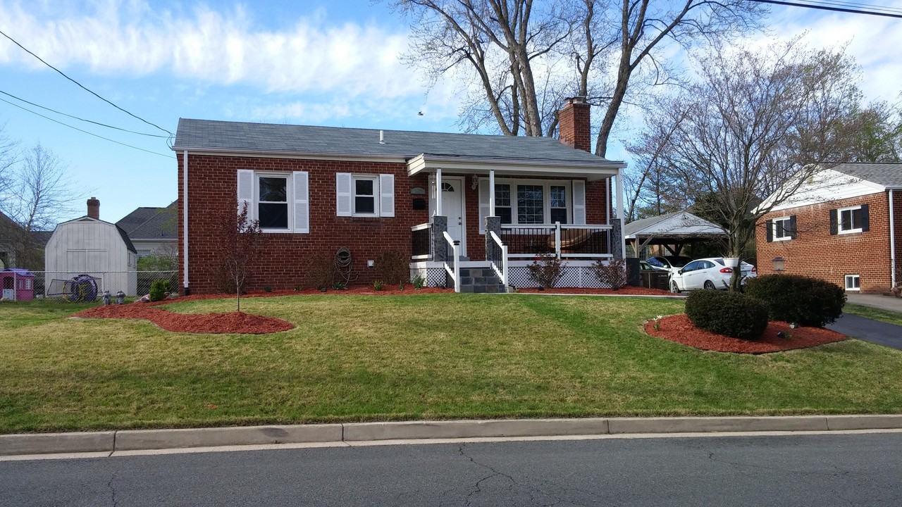 3912 Fairview Dr - Photo 3 of 8