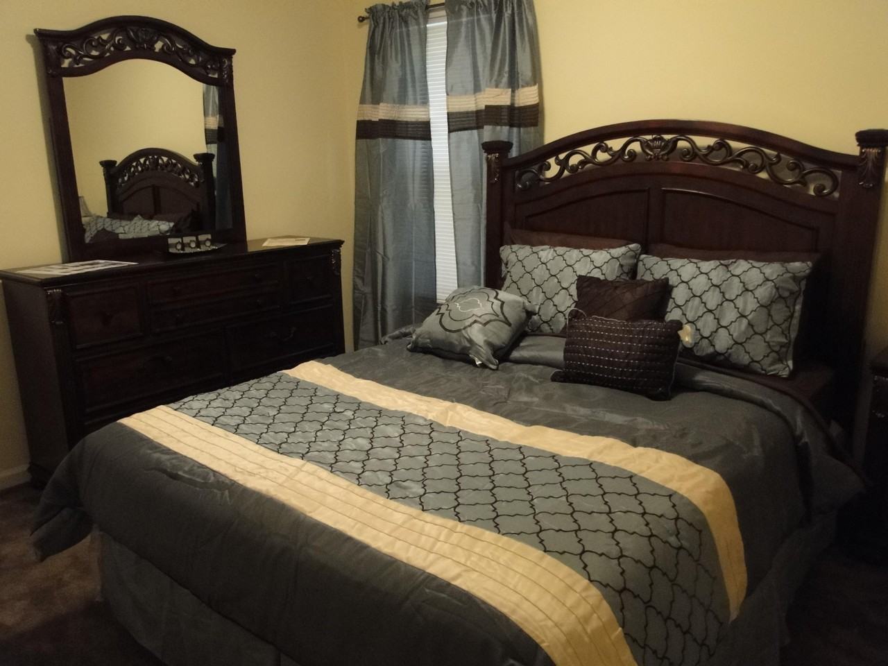 330 Bruce St - Photo 3 of 4