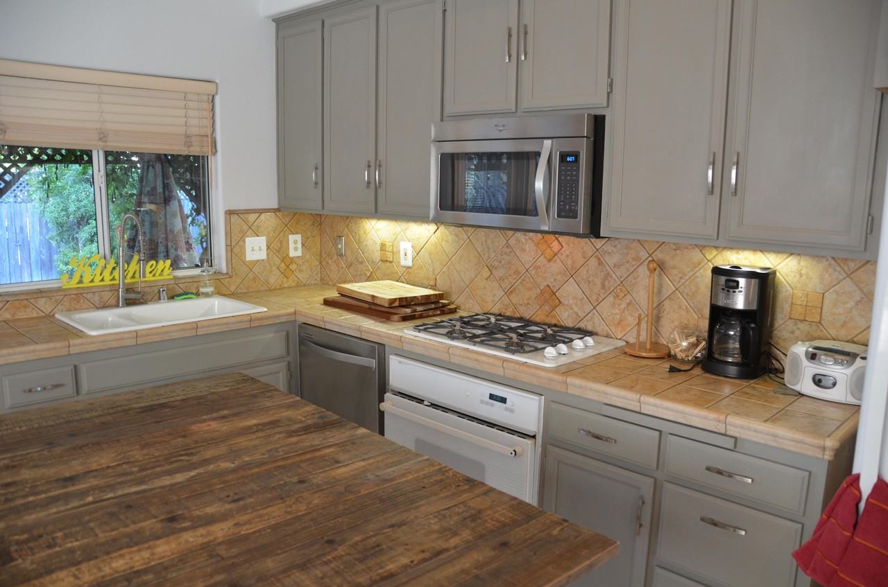 355 School St - Photo 2 of 8