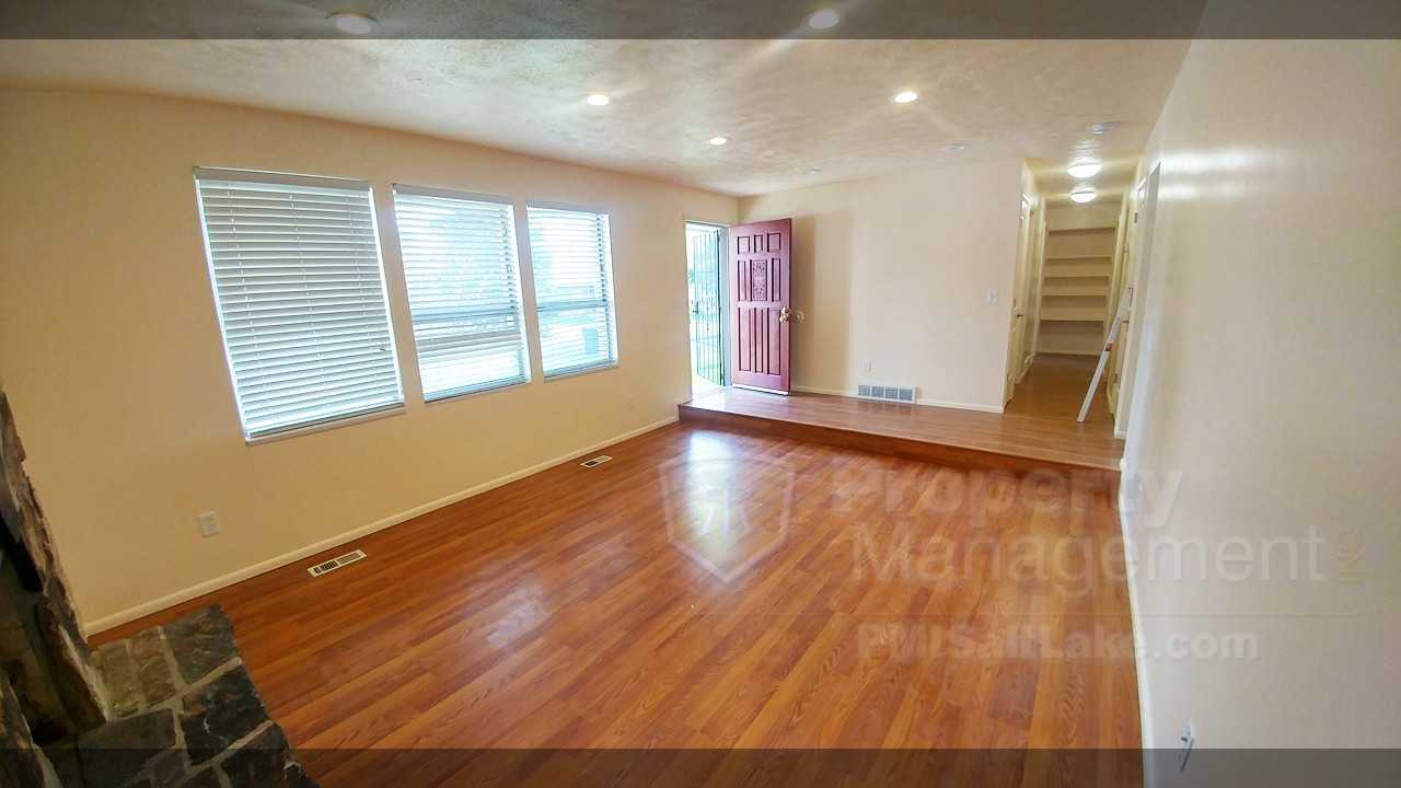 4055 Severn Cir - Photo 2 of 37