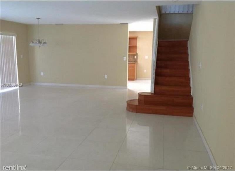 9560 SW 11th St - Photo 3 of 4