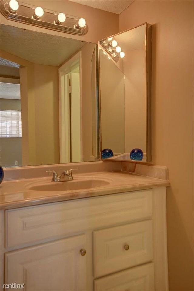 925 N Cherry - Photo 3 of 10