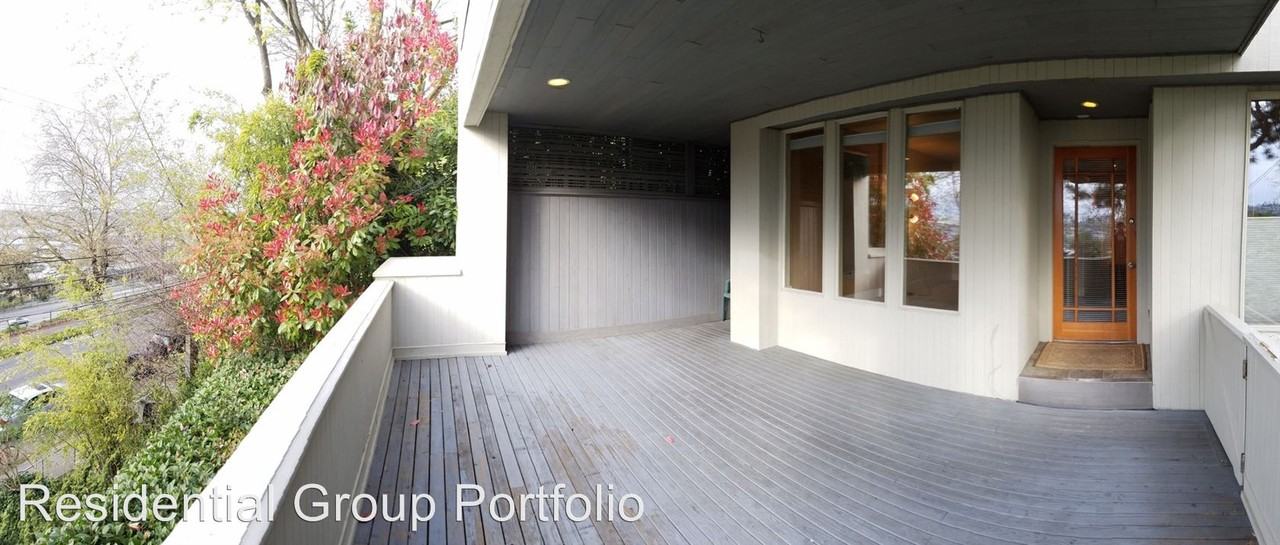 1038 Lakeview Blvd E - Photo 2 of 9