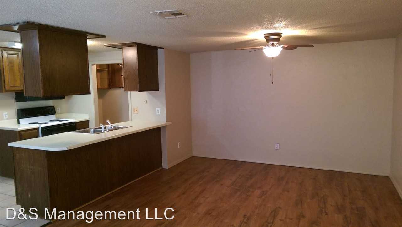 319 Springfield Dr - Photo 2 of 9