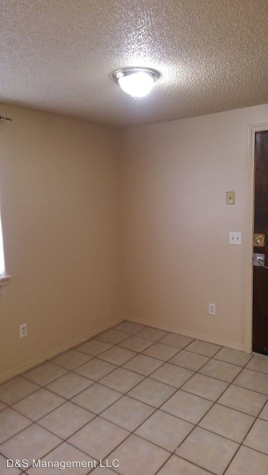 319 Springfield Dr - Photo 3 of 9