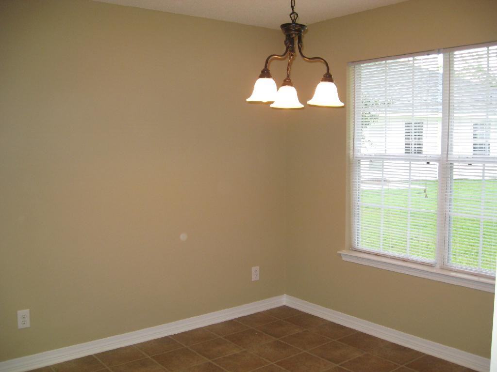 8387 N Kendall Ct - Photo 2 of 16