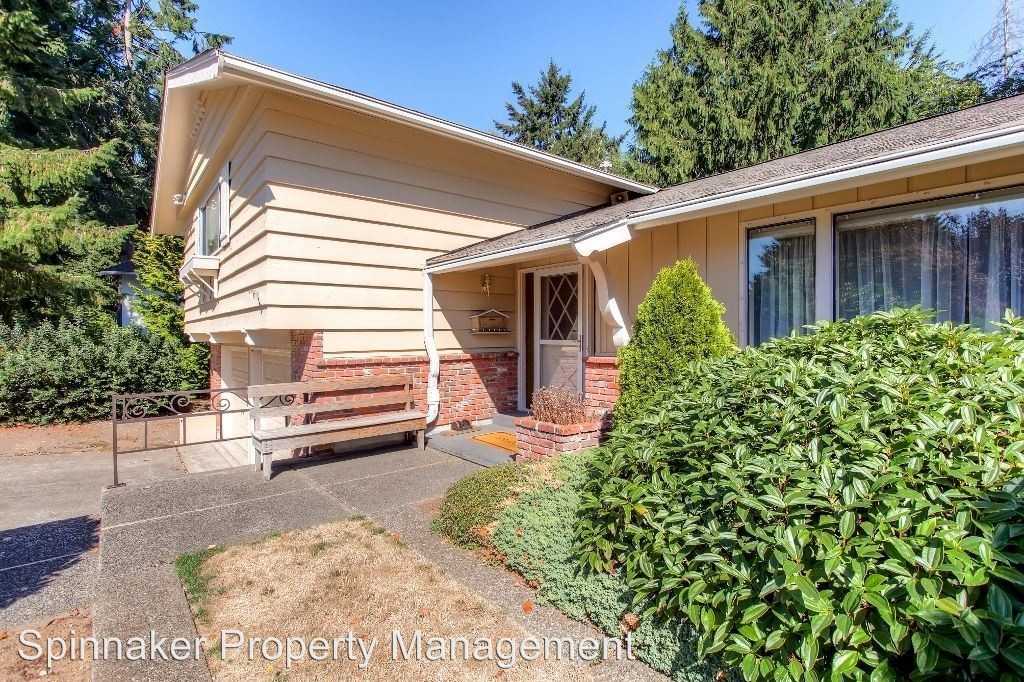 1023 Panorama Dr - Photo 2 of 24