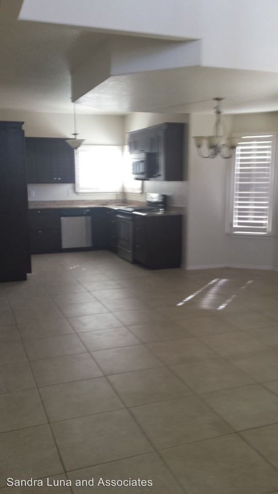 7798 Oak Landing Dr - Photo 2 of 5