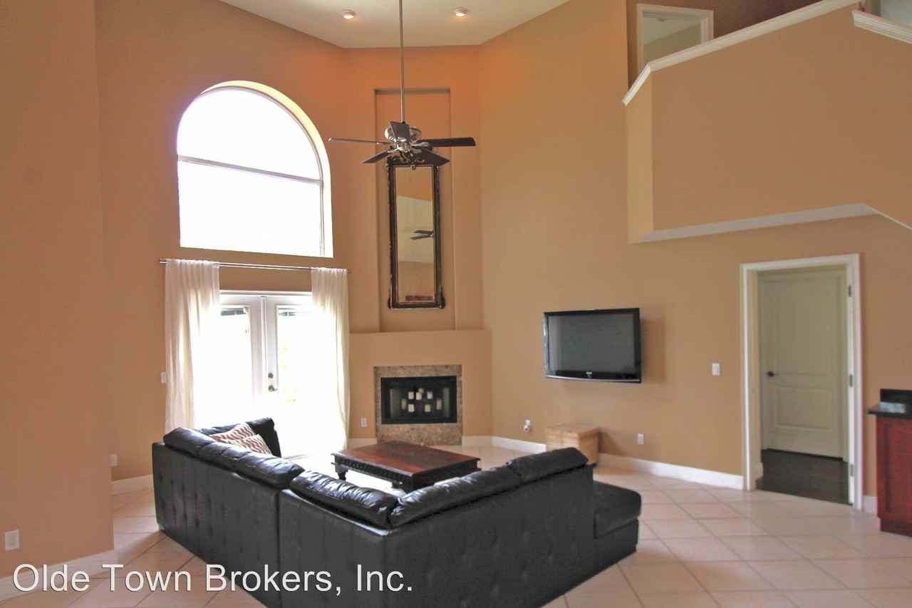 673 Lake Harbor Cir - Photo 2 of 15