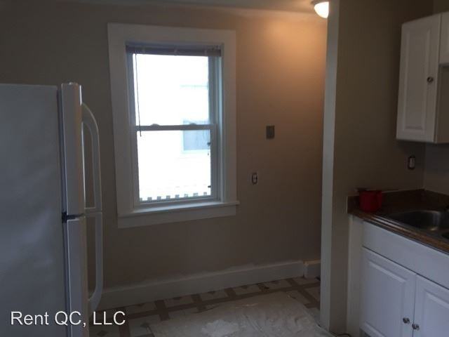 1186 24th St - Photo 3 of 6