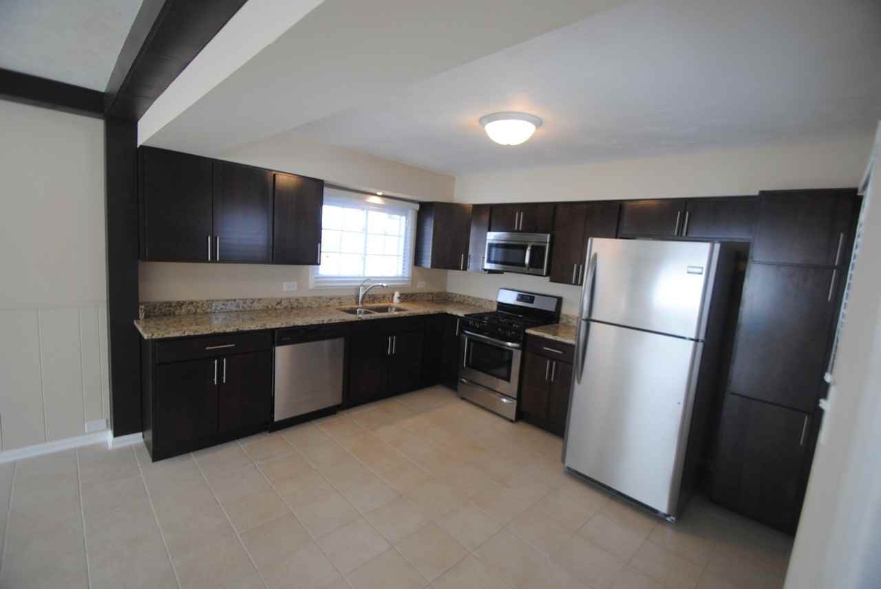 12123 S 75th Ave - Photo 3 of 14