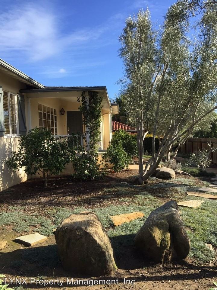 2336 Santa Barbara St - Photo 2 of 12