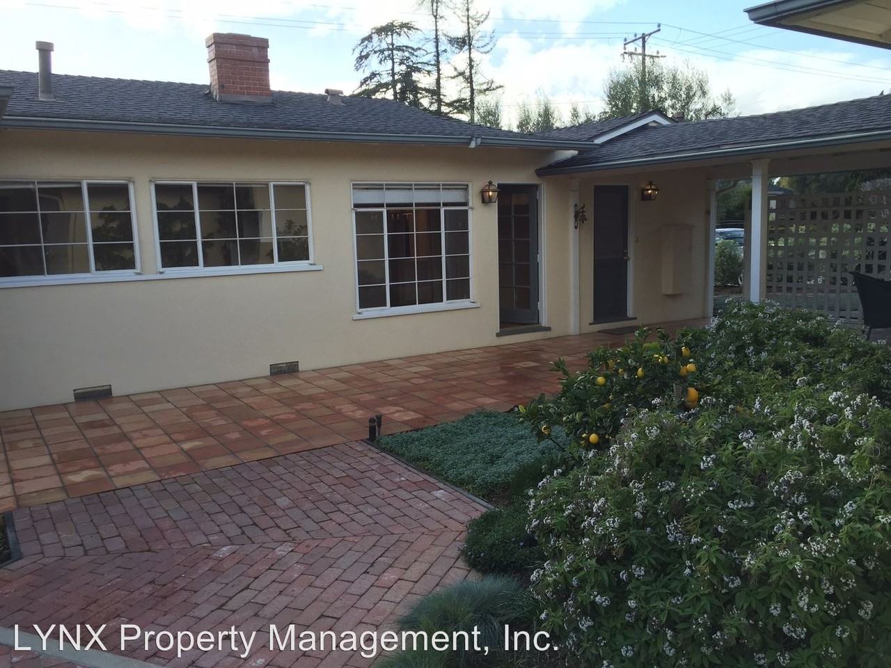 2336 Santa Barbara St - Photo 3 of 12