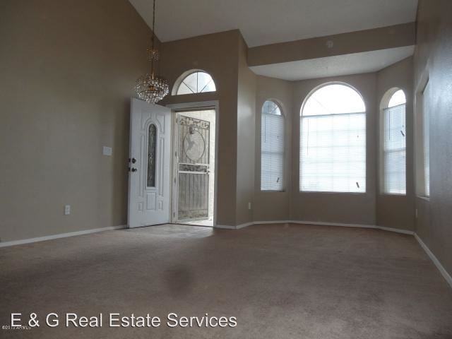 9026 W Cambridge Ave - Photo 3 of 11