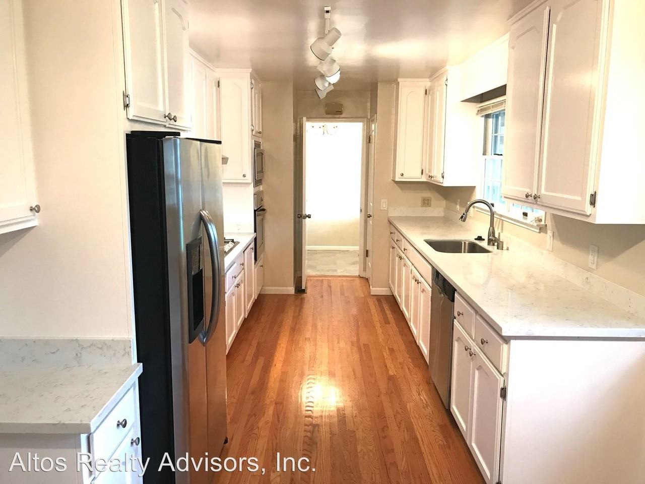 977 Spencer Way - Photo 3 of 22