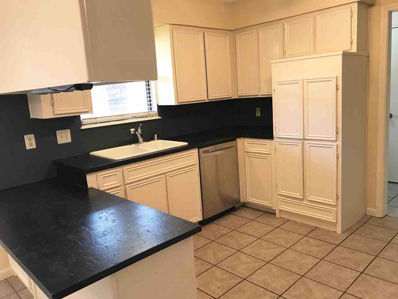 4711 Cindy Pl - Photo 3 of 19