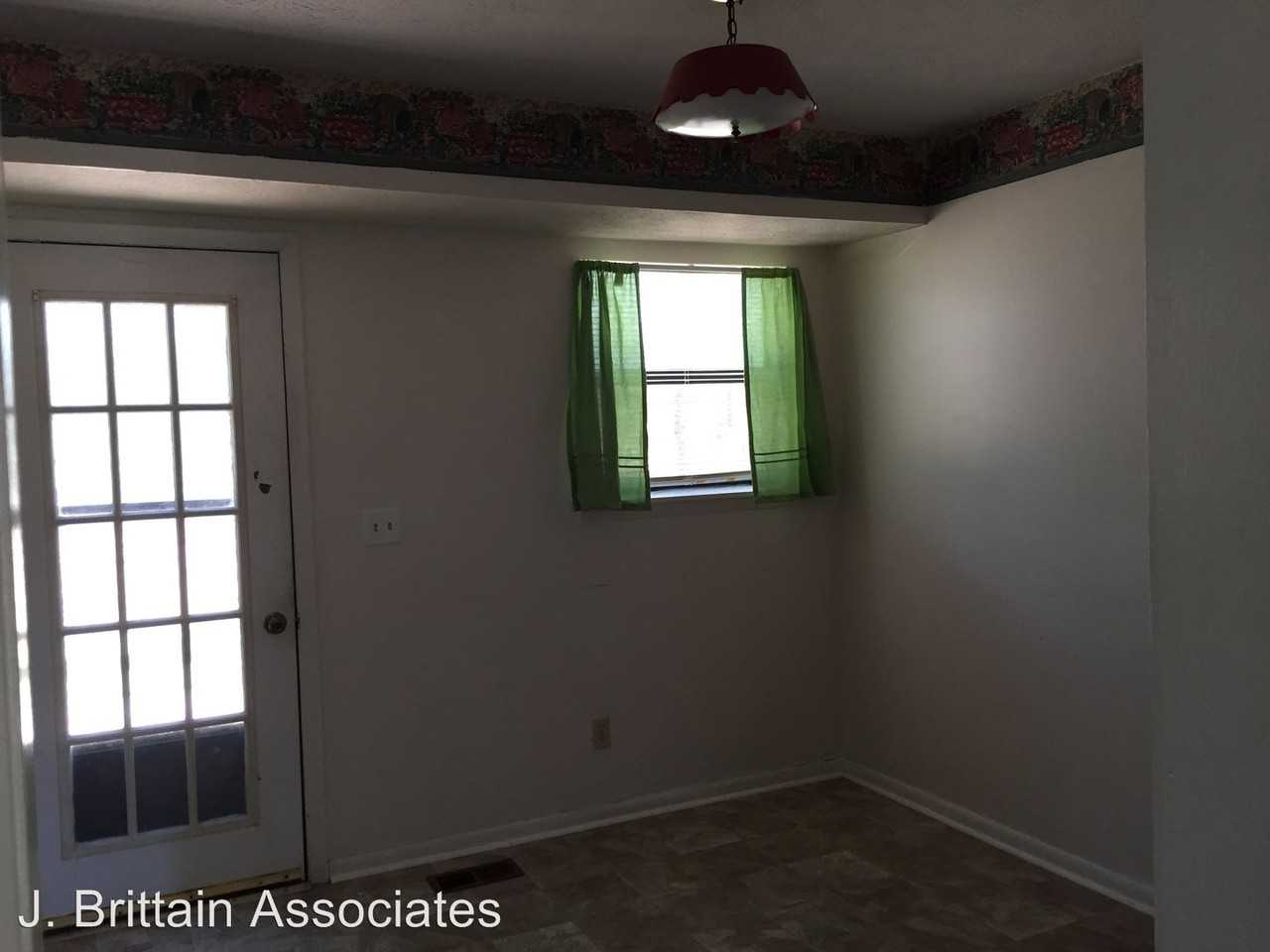 1515 Maple Dr - Photo 3 of 9