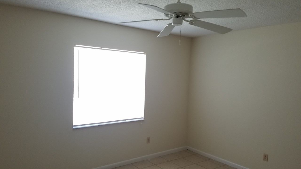 1724 NE 15th St - Photo 2 of 7