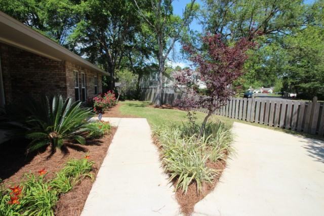 598 Emerald Ln - Photo 3 of 32
