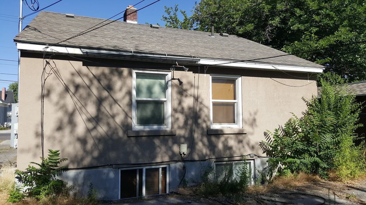 222 N 400 W - Photo 3 of 12