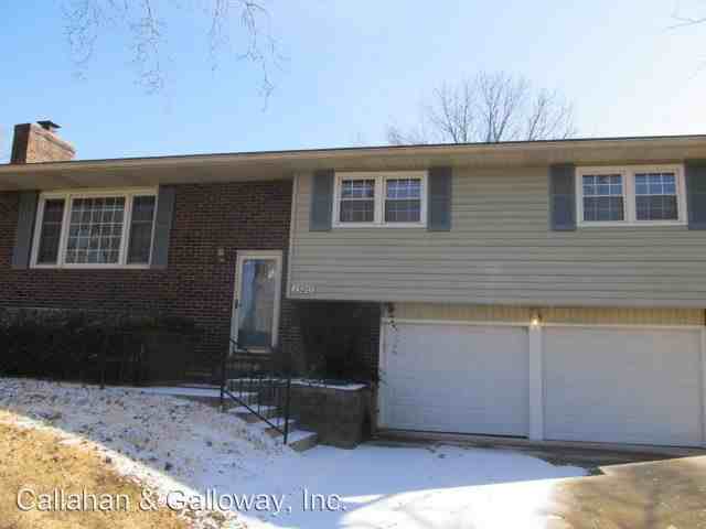 1320 Bradshaw Ave - Photo 2 of 15