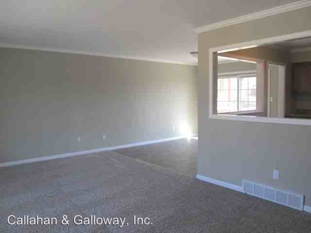 1320 Bradshaw Ave - Photo 3 of 15