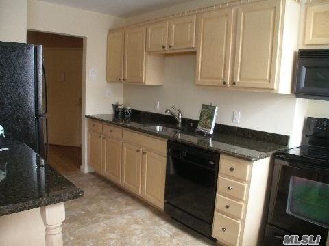 55 Clinton Ave - Photo 3 of 9