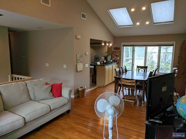 669 Alanon Rd - Photo 2 of 12