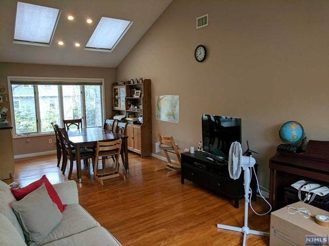 669 Alanon Rd - Photo 3 of 12