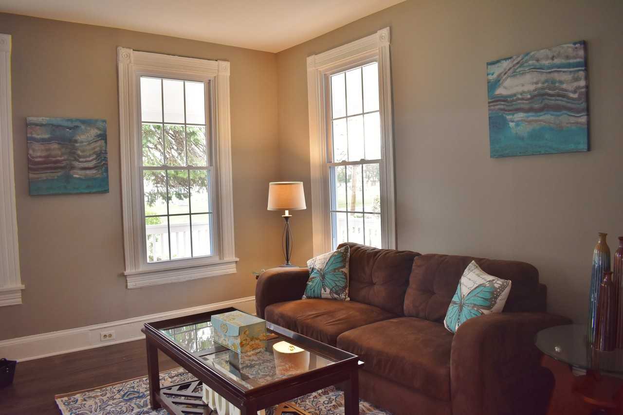 5840 Bellona Ave - Photo 3 of 37