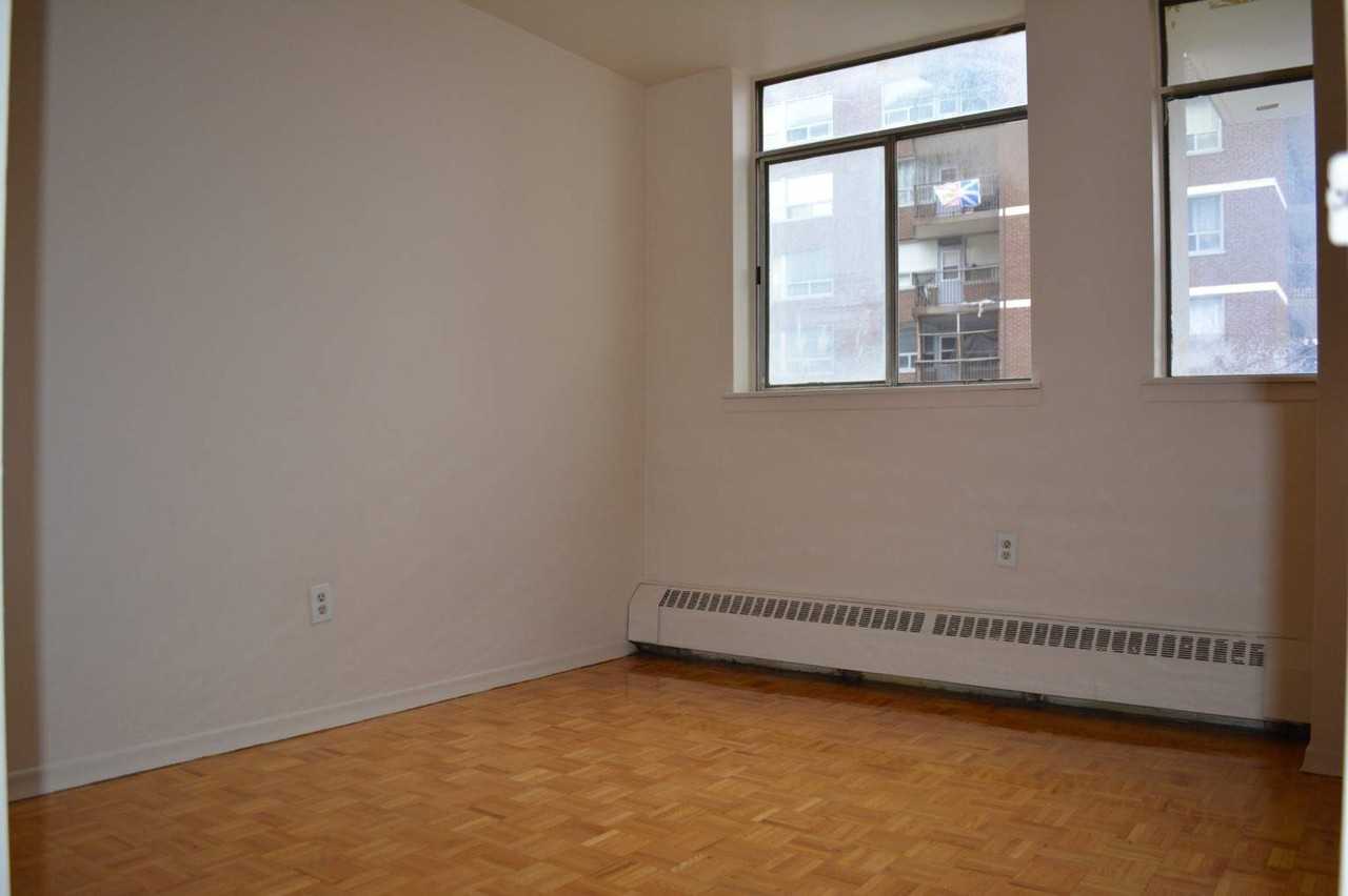 1111 Broadview Avenue - Photo 3 of 8