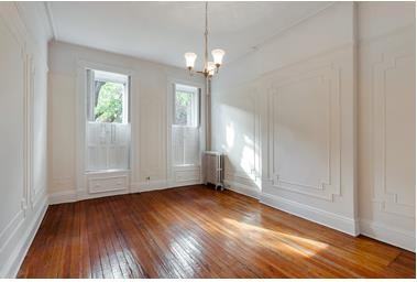 557 10th St #1 - Photo 3 of 10