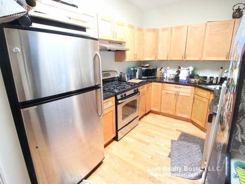 142 Brighton Ave - Photo 3 of 3