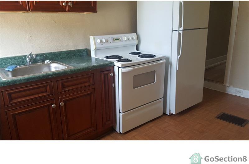 1631 N Wolfe St - Photo 2 of 4