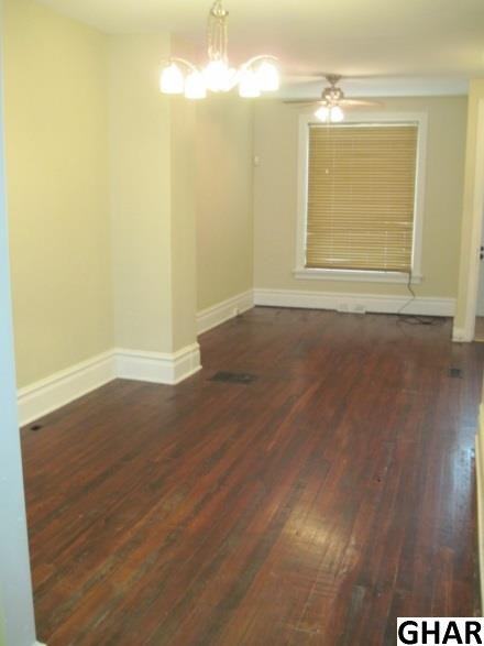 256 Calder St - Photo 2 of 7