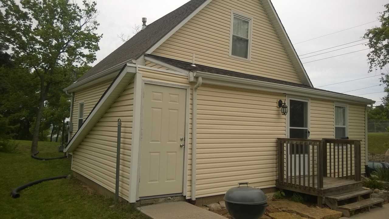 2201 Lawrence Ave - Photo 2 of 26