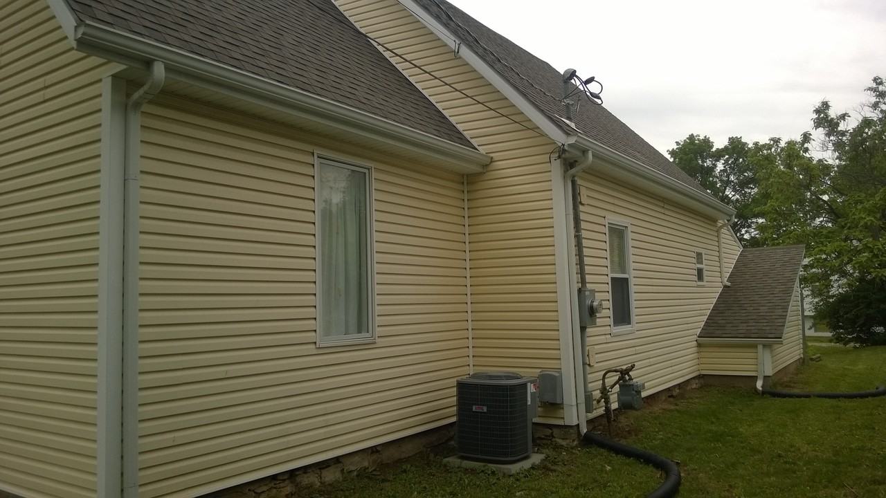 2201 Lawrence Ave - Photo 3 of 26